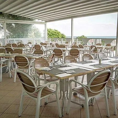 Laguna فندق 4*