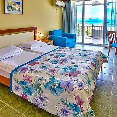 Laguna 4*
