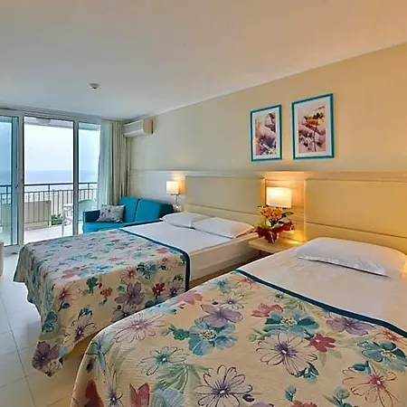 Laguna 4*